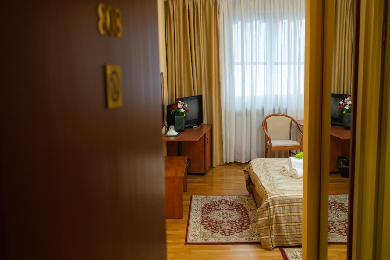 Hotel Fenyo เมียร์คูรา-ชุค ภายนอก รูปภาพ