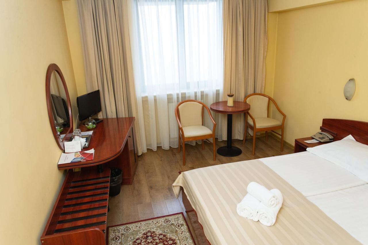 Hotel Fenyo เมียร์คูรา-ชุค ภายนอก รูปภาพ