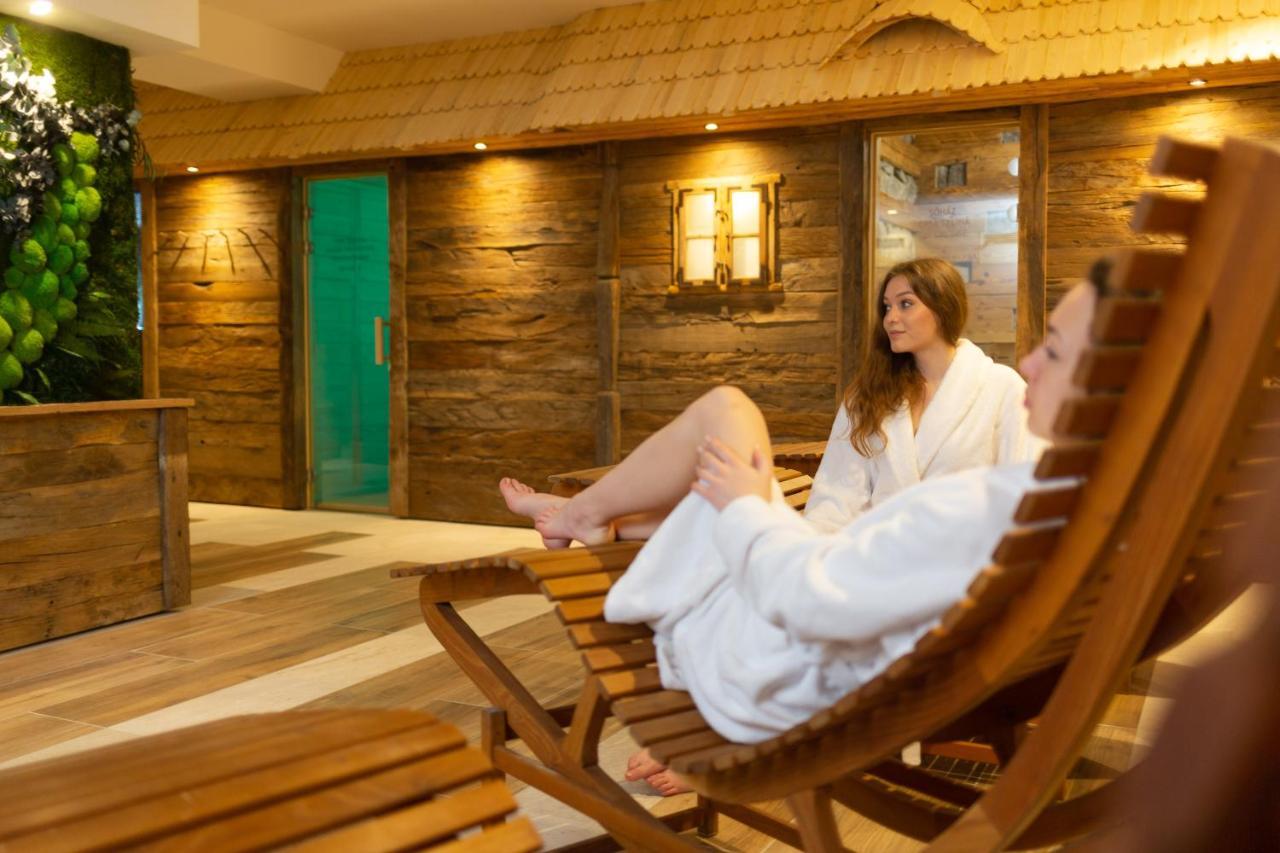 Hotel Fenyo เมียร์คูรา-ชุค ภายนอก รูปภาพ