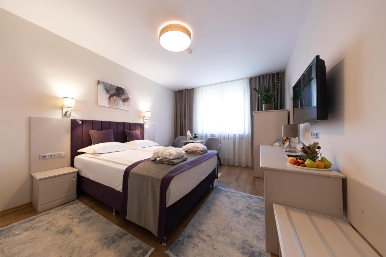 Hotel Fenyo เมียร์คูรา-ชุค ภายนอก รูปภาพ