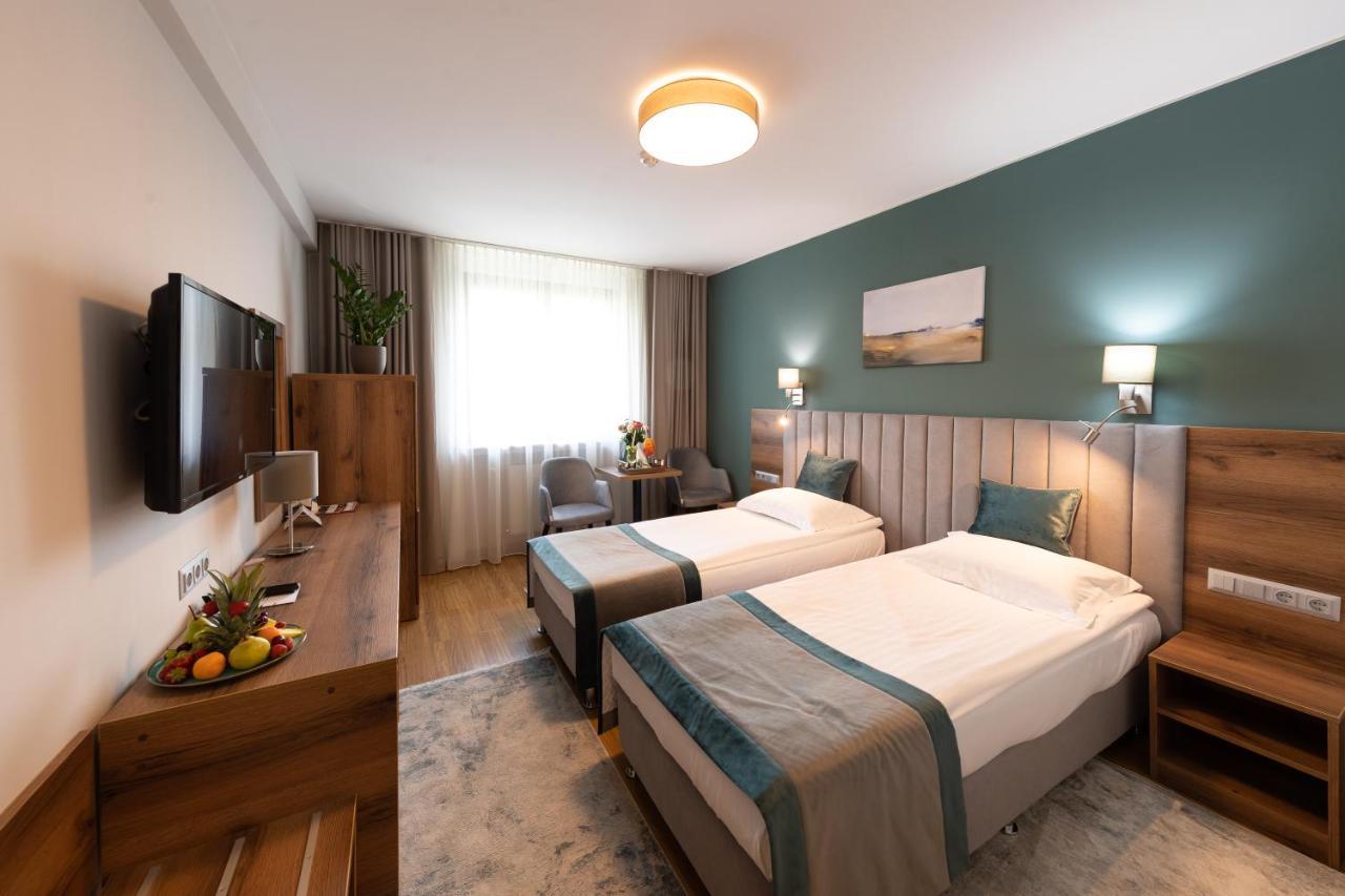 Hotel Fenyo เมียร์คูรา-ชุค ภายนอก รูปภาพ