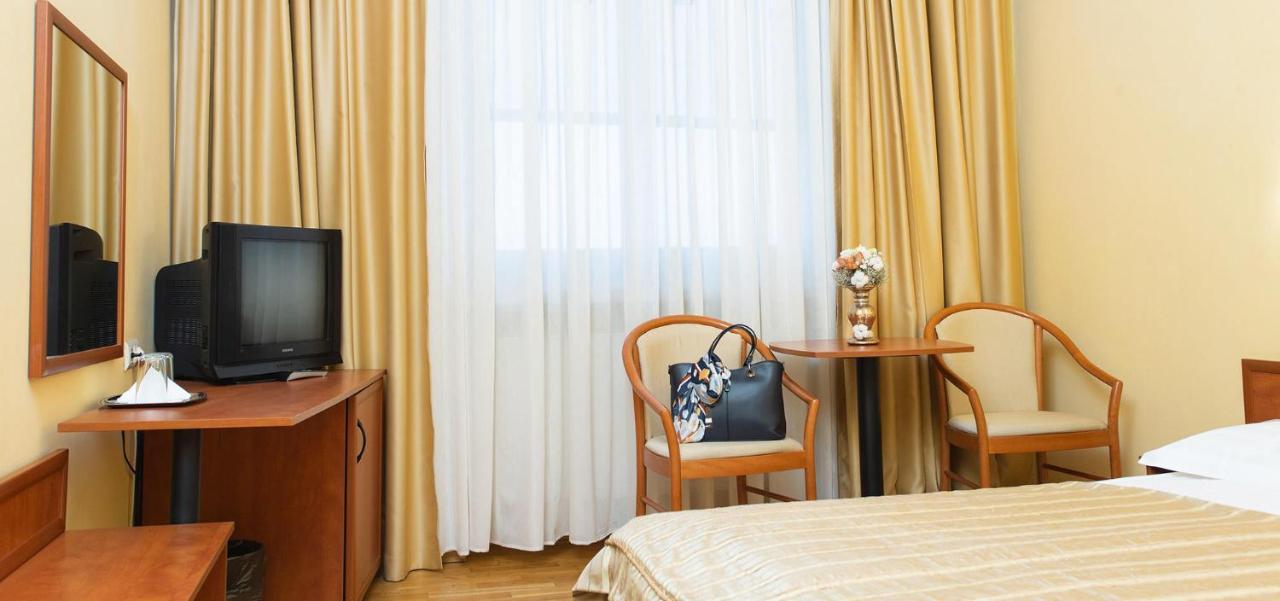 Hotel Fenyo เมียร์คูรา-ชุค ภายนอก รูปภาพ