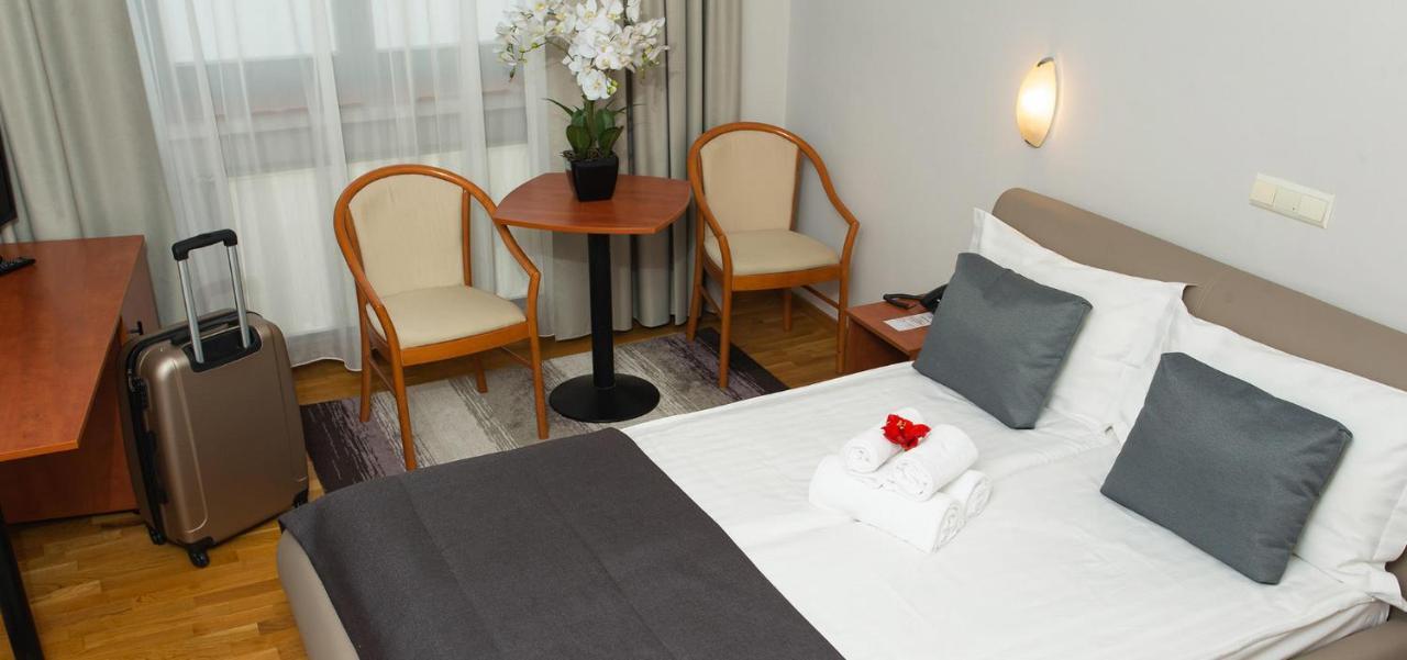 Hotel Fenyo เมียร์คูรา-ชุค ภายนอก รูปภาพ