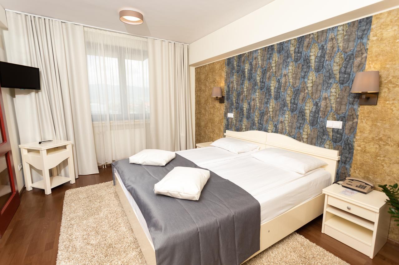 Hotel Fenyo เมียร์คูรา-ชุค ภายนอก รูปภาพ