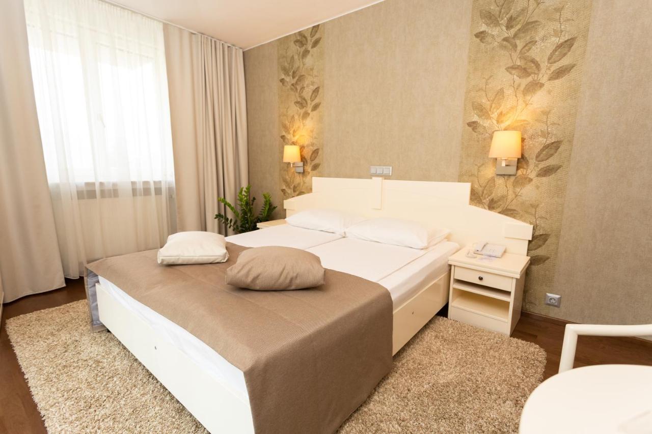 Hotel Fenyo เมียร์คูรา-ชุค ภายนอก รูปภาพ