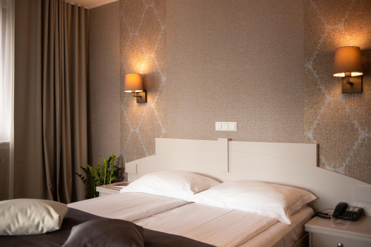 Hotel Fenyo เมียร์คูรา-ชุค ภายนอก รูปภาพ